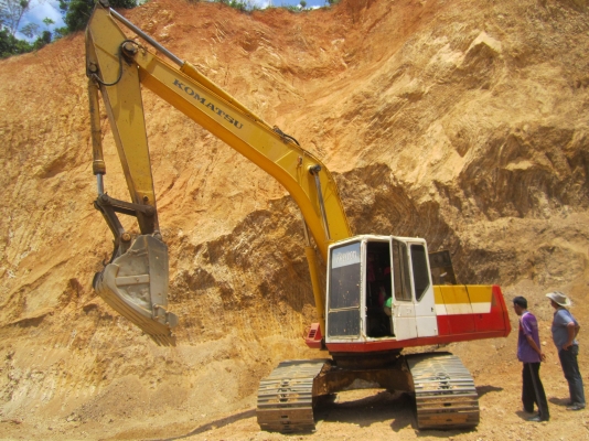 Komatsu 200-5 ตูดแดง เครื่องปั้มแห้ง ระบบไฟฟ้าครบ ช่วงล่างเต็ม มีแอร์ เครื่องเสียงพร้อม เอกสารอินวอย พร้อมใช้งาน 087-2976734