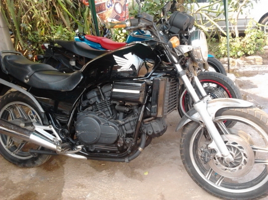 small bike// อุดร//ขาย  honda ซาเบ้ 750  cc   ขาดกล่องไฟ  อย่างเดียว