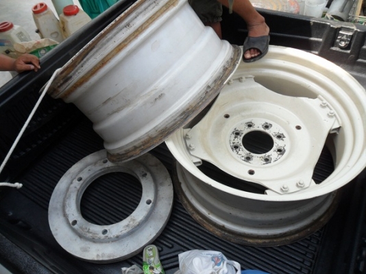 ขายแล้ว กระทะล้อรถไถฟอร์ดTS90แท้ติดรถ(เก่านอก) หน้าขอบ24คานNH หลังขอบ30