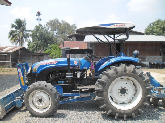 แชมป์ MX-4548  45แรง 2เพลา + ใบมีดดันดิน 225,000 บาท