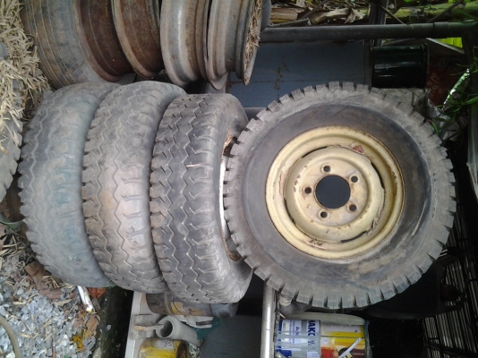 ขายยางพร้อมกะทะขอบ 16 LAND ROVER มี 2 ชุดๆละ 4,000 บาท 3วันเท่านั้น