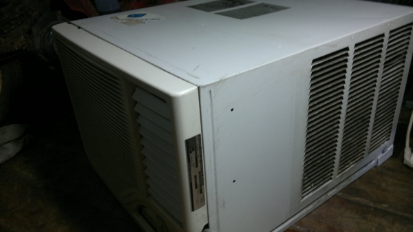 ขายแอร์วินโดว์ของชาร์ปเย็นดีครับ