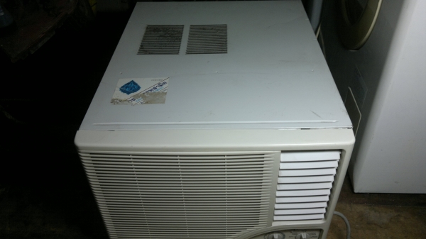 ขายแอร์วินโดว์ของชาร์ปเย็นดีครับ