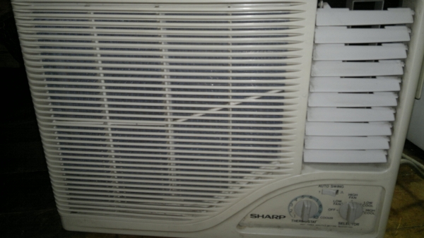 ขายแอร์วินโดว์ของชาร์ปเย็นดีครับ