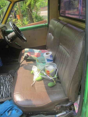 ขาย MAZDA FAMILIA 1.3 สีเขียวเกียร์ธรรมดา ทะเบียนเต็มพร้อมชุดโอน ขายตามสภาพ 35000 บาท