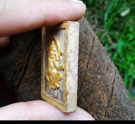 พระพิฆเนศวร เทพผู้ประทานความสำเร็จ มีลายเซ็นต์ หลังฝังพลอยเสก