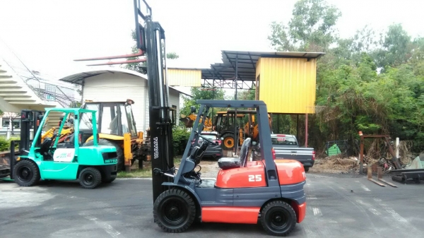 Toyota6FD25ขนาด2.5ตัน เสาสูง3เมตร เกียร์ออร์โต้ เครื่องยนต์ดีเซล2Zรับประกันเครื่องเกียร์ ราคาต่อรองได้0816161541