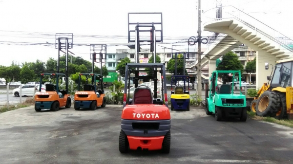 Toyota6FD25ขนาด2.5ตัน เสาสูง3เมตร เกียร์ออร์โต้ เครื่องยนต์ดีเซล2Zรับประกันเครื่องเกียร์ ราคาต่อรองได้0816161541