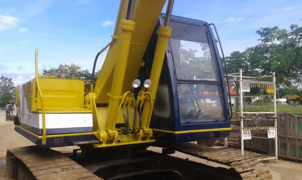ขายรถขุด ยี่ห้อ KOBELCO SK120-3 รถเก่านอก มีเอกสาร ทำสีใหม่ มีแอร์ ปรับสภาพพร้อมใช้งาน  ราคา 860,000 บาท