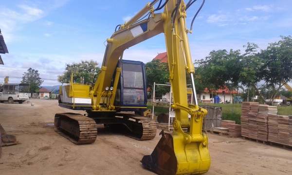 ขายรถขุด ยี่ห้อ KOBELCO SK120-3 รถเก่านอก มีเอกสาร ทำสีใหม่ มีแอร์ ปรับสภาพพร้อมใช้งาน  ราคา 860,000 บาท