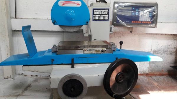 ขายเครื่องเจียร์ราบแบบตั้งโต๊ะSURFACE GRINDER GSG-612B สภาพนางฟ้า ใช้งานได้ปรกติครับ ใช้ไฟโรงงาน และไฟบ้านได้ มีตัวแปลงให้ แถม จอลิเนียร์สเกลของใหม่ไม่เคยใช้ครบชุด ขายเครื่องเจียร์ราบแบบตั้งโต๊ะSURFACE GRINDER GSG-612B สภาพนางฟ้า ใช้งานได้ปรกติครับ ใช้ไฟโรงงาน และไฟบ้านได้ มีตัวแปลงให้ แถม จอลิเนียร์สเกลของใหม่ไม่เคยใช้ครบชุด