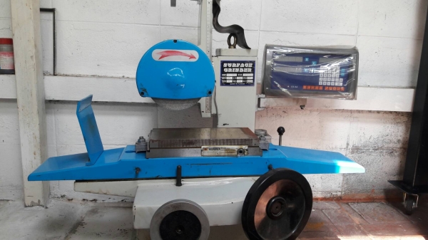 ขายเครื่องเจียร์ราบแบบตั้งโต๊ะSURFACE GRINDER GSG-612B สภาพนางฟ้า ใช้งานได้ปรกติครับ ใช้ไฟโรงงาน และไฟบ้านได้ มีตัวแปลงให้ แถม จอลิเนียร์สเกลของใหม่ไม่เคยใช้ครบชุด