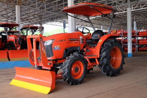 รถไถรุ่น L3608 ใบมีด + ผาน 1 ตัว ดาวน์ 10,000 บาท โทร089-0111624