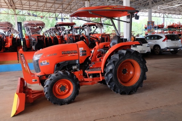 รถไถรุ่น L3608 ใบมีด + ผาน 1 ตัว ดาวน์ 10,000 บาท โทร089-0111624