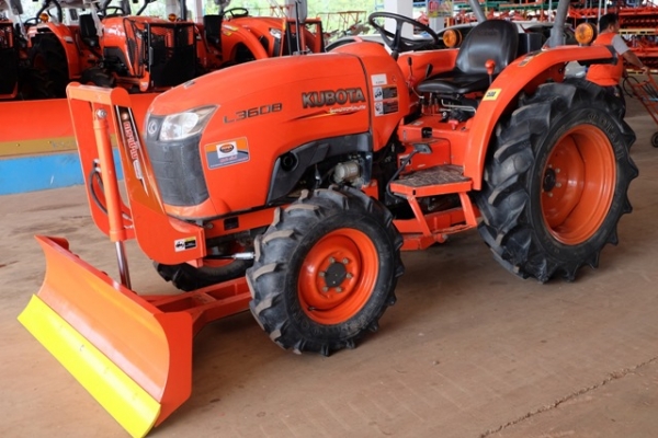 รถไถรุ่น L3608 ใบมีด + ผาน 1 ตัว ดาวน์ 10,000 บาท โทร089-0111624