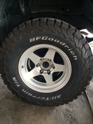 ขายครับ แม็คขอบ 16 พร้อมยาง BF ปี 15