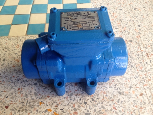 ขายมอเตอร์สั่น-เขย่า G.Bondi 100W made in Italy 380V สภาพสวย(ทำสีใหม่) ตัวเล็ก วิ่งนิ่ม สั่นแรง พร้อมใช้งาน