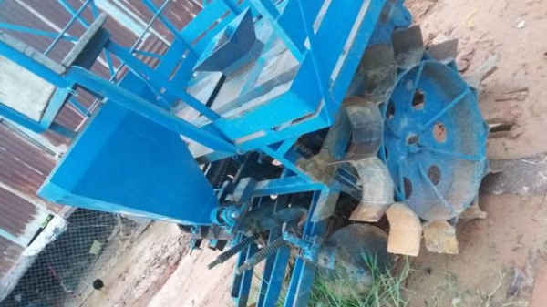 เครื่องปลูกอ้อยร่องคู30เช็นกลกิจ เครื่องปลูกอ้อยร่องคู30เช็นกลกิจ