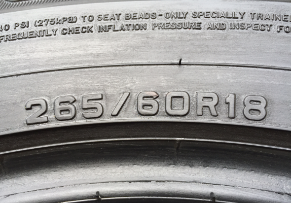 ยาง Dunlop 265 60 18 กลางปี15 ดอกเยอะ ไม่มีปะ ราคาไม่แพง