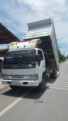 รถอีซูซุ 6 ล้อดั้ม NPR เปลื่ยนเครื่อง 135 แรงม้า ปี 39. สนใจติดต่อ 081 - 6079515