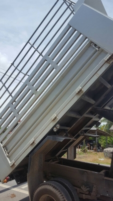 รถอีซูซุ 6 ล้อดั้ม NPR เปลื่ยนเครื่อง 135 แรงม้า ปี 39. สนใจติดต่อ 081 - 6079515