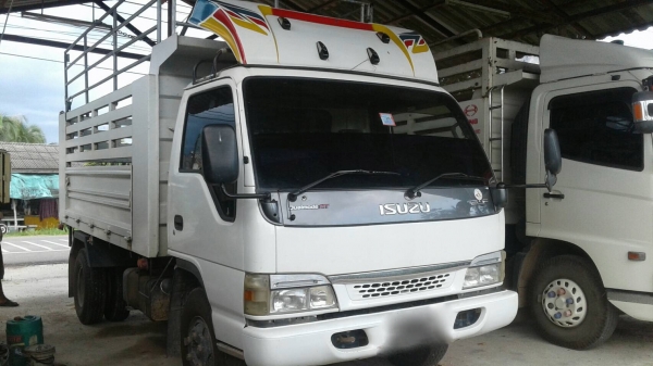 รถอีซูซุ 6 ล้อดั้ม NPR เปลื่ยนเครื่อง 135 แรงม้า ปี 39. สนใจติดต่อ 081 - 6079515