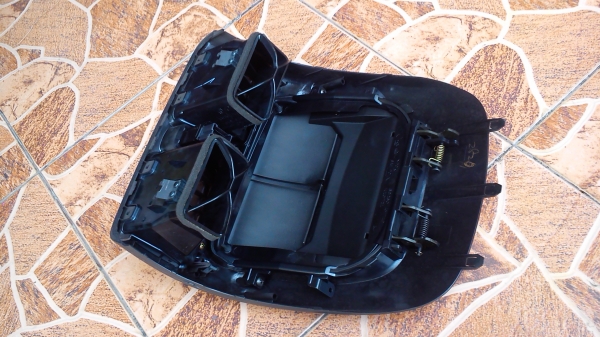 กรอบเก๊ะกลาง NISSAN SUNNY NEO