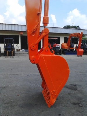 HITACHI รุ่น ZX 135 US  มีลายกระแทก