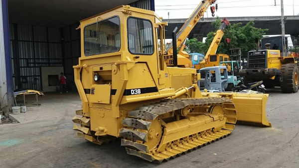 CATERPILLAR รุ่น D3B ใบมีดปรับได้ 6 ทิศ CATERPILLAR รุ่น D3B ใบมีดปรับได้ 6 ทิศ