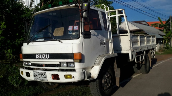 ขายรถ6ล้อล๊อคกี๊ ยาง900 เครื่อง165แรงม้า เบรคลมดัน แอร์เย็น ยาว5เมตร พวงมาลัยพาวเวอร์ ทะเบียน