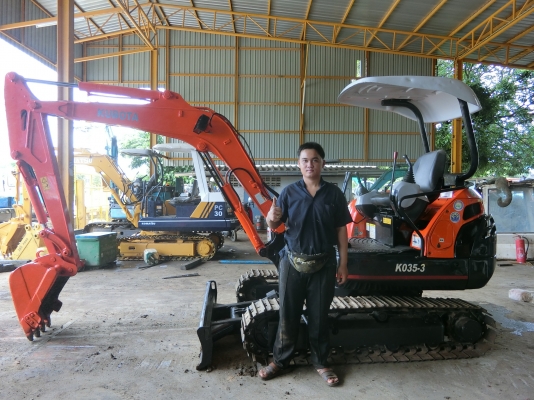 ขายด่วนรถขุด ยี่ห้อยอดนิยม KUBOTA K035-3 (*อามร์ยาวพิเศษ*) เก่านอกญี่ปุ่น สภาพพร้อมใช้งาน ระบบไว เครื่องสวย พร้อมทำสีเก็บรายละเอียด ราคา 470,000 บาท (มีวีดีโอการทำงานให้ดู)  สนใจติดต่อ วัชรัตน์ รุ่งเรืองแทรคเตอร์ {ช่างบาส} โทร:092-5768909 096-5411713  {สน