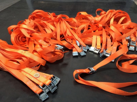 สายรัดสัมภาระพร้อมหัว Autoล๊อค ผลิตจากใยโพลีเอสเตอร์ เส้นละ 40บาท