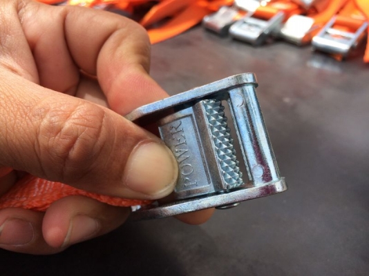 สายรัดสัมภาระพร้อมหัว Autoล๊อค ผลิตจากใยโพลีเอสเตอร์ เส้นละ 40บาท สายรัดสัมภาระพร้อมหัว Autoล๊อค ผลิตจากใยโพลีเอสเตอร์ เส้นละ 40บาท