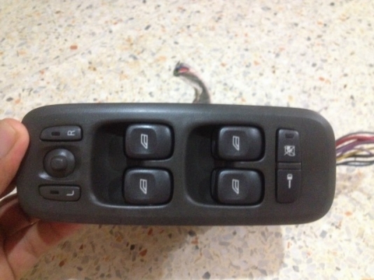 สวิตกระจกไฟฟ้าฝั่งคนขับ VOLVO V70 เก่าญี่ปุ่นเเท้สภาพดี