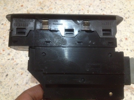 สวิตกระจกไฟฟ้าฝั่งคนขับ VOLVO V70 เก่าญี่ปุ่นเเท้สภาพดี