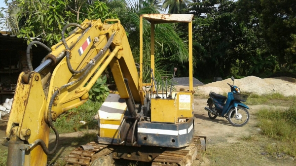 (2คัน)รถขุดเล็กYANMAขนาด20และ30...2คันขายตามสภาพ 180000.