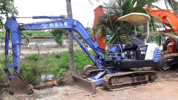 ขายMITSUBISHI  MM35T  สภาพสวย..เดิมๆๆ..เครื่องปั๊มดี...ระบบคล่อง..มีลายแย๊ก.. ชั่วโมงน้อย...สนใจโทร.. 089-3818694...ดวงนภา