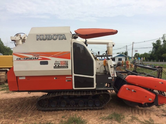 ขายรถเกี่ยวข้าวKUBOTA DC95ทำงานน้อยพัน ชม. ช่วงล่างเต็ม เอกสารเล่มทะเบียนครบ