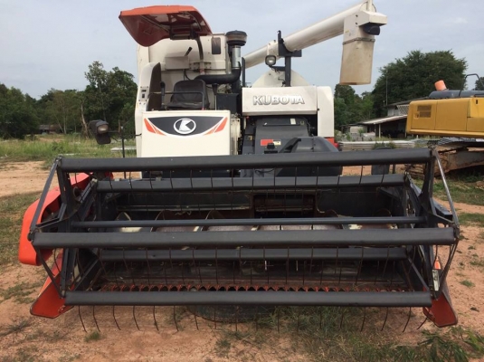ขายรถเกี่ยวข้าวKUBOTA DC95ทำงานน้อยพัน ชม. ช่วงล่างเต็ม เอกสารเล่มทะเบียนครบ
