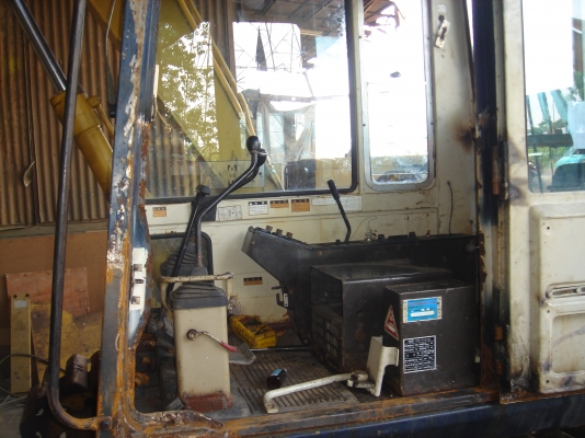 ขายรถขุด PC60-5 มีแป้ปใส่หัวเจาะได้