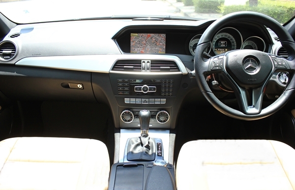 รุ่นTop จอCommand+Navi ออกศูนย์ ดูแลดีทุกระยะ รุ่นTop จอCommand+Navi ออกศูนย์ ดูแลดีทุกระยะ