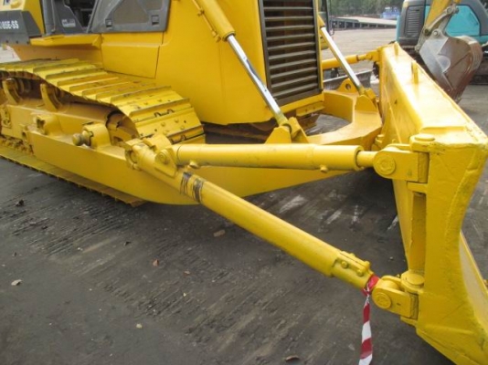 รถแทรกเตอร์ KOMATSU รุ่น D85 ESS-2 รถแทรกเตอร์ KOMATSU รุ่น D85 ESS-2