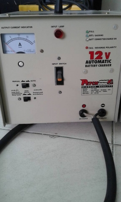 เครื่องชาร์ทแบตเตอรี่ออโต้เมติก 20 แอมป์ 12 โวล์ สภาพใหม่