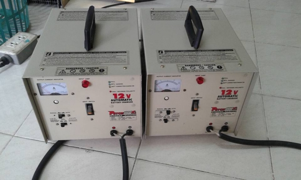 เครื่องชาร์ทแบตเตอรี่ออโต้เมติก 20 แอมป์ 12 โวล์ สภาพใหม่