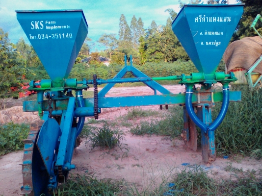 ขายเครื่องใส่ปุ๋ยพร้อมตัวตัดใบอ้อย