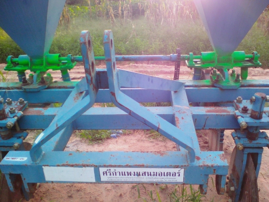 ขายเครื่องใส่ปุ๋ยพร้อมตัวตัดใบอ้อย