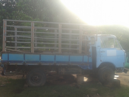 ขายรถบรรทุกสี่ล้อเครื่องพังขายตามสภาพ ขายรถบรรทุกสี่ล้อเครื่องพังขายตามสภาพ