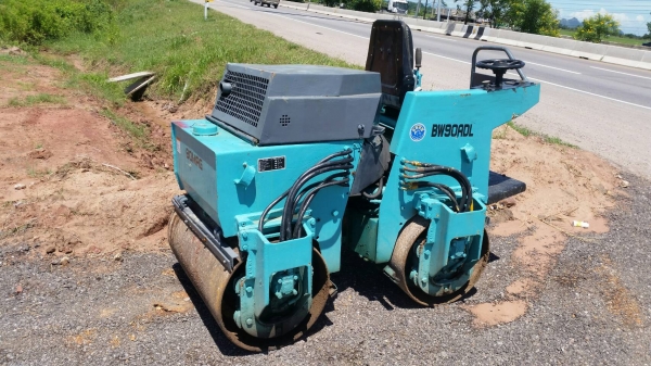 รถบดเอวอ่อน หน้าเหล็กหลังเหล็ก สั่นสะเทือน BOMAG 90ADL สภาพสวยๆ เก่านอก พร้อมใช้