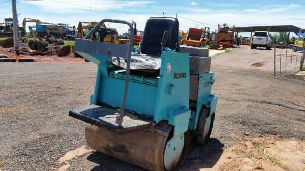 รถบดเอวอ่อน หน้าเหล็กหลังเหล็ก สั่นสะเทือน BOMAG 90ADL สภาพสวยๆ เก่านอก พร้อมใช้ รถบดเอวอ่อน หน้าเหล็กหลังเหล็ก สั่นสะเทือน BOMAG 90ADL สภาพสวยๆ เก่านอก พร้อมใช้