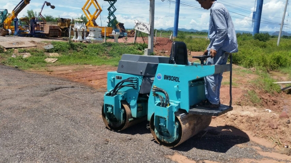 รถบดเอวอ่อน หน้าเหล็กหลังเหล็ก สั่นสะเทือน BOMAG 90ADL สภาพสวยๆ เก่านอก พร้อมใช้ รถบดเอวอ่อน หน้าเหล็กหลังเหล็ก สั่นสะเทือน BOMAG 90ADL สภาพสวยๆ เก่านอก พร้อมใช้